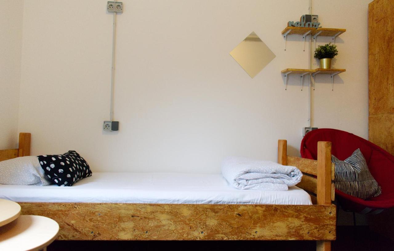 Swanky Hostel *