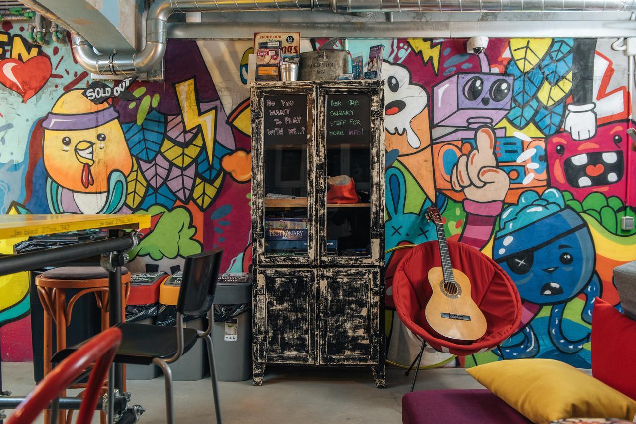 Swanky Hostel *