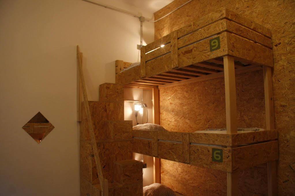 Swanky Hostel *