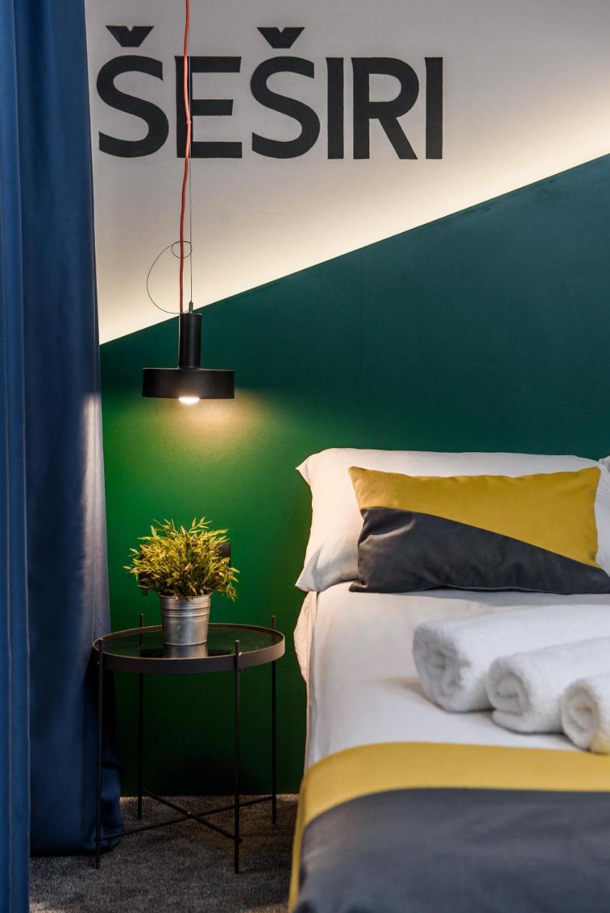 Swanky Hostel *